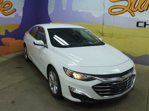 Used 2020 Chevrolet Malibu LT w/ Fleet LT Safety Plus Package FWD image 2
