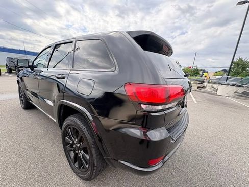 Used 2018 Jeep Grand Cherokee Altitude AWD/4WD image 5