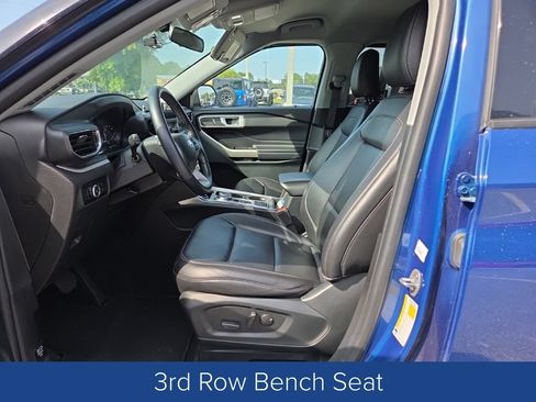 Used 2023 Ford Explorer XLT w/ Equipment Group 202A RWD image 4