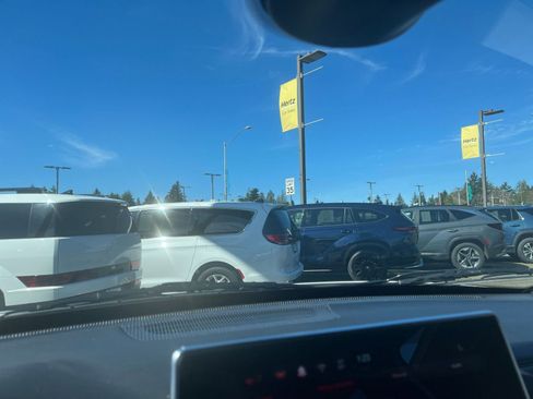 Used 2025 Jeep Compass Limited image 17