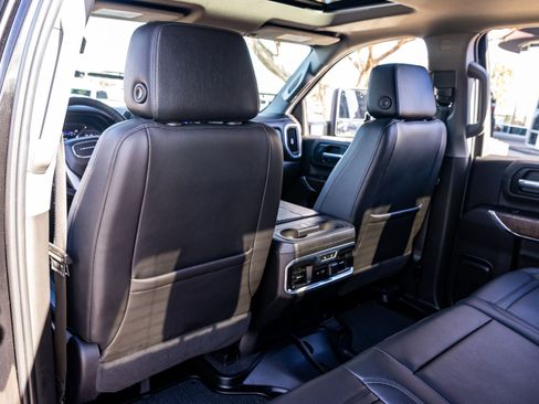 Used 2023 GMC Sierra 2500 Denali w/ Denali Black Diamond Edition AWD/4WD image 32