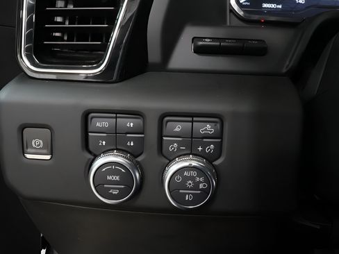 Used 2024 GMC Sierra 2500 Denali Ultimate AWD/4WD image 18