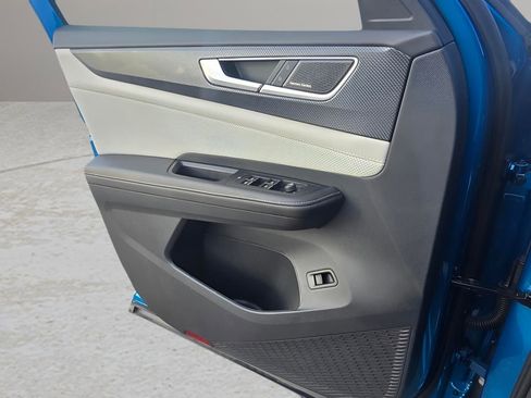 Used 2025 Volkswagen Atlas Cross Sport SEL Premium R-Line image 17