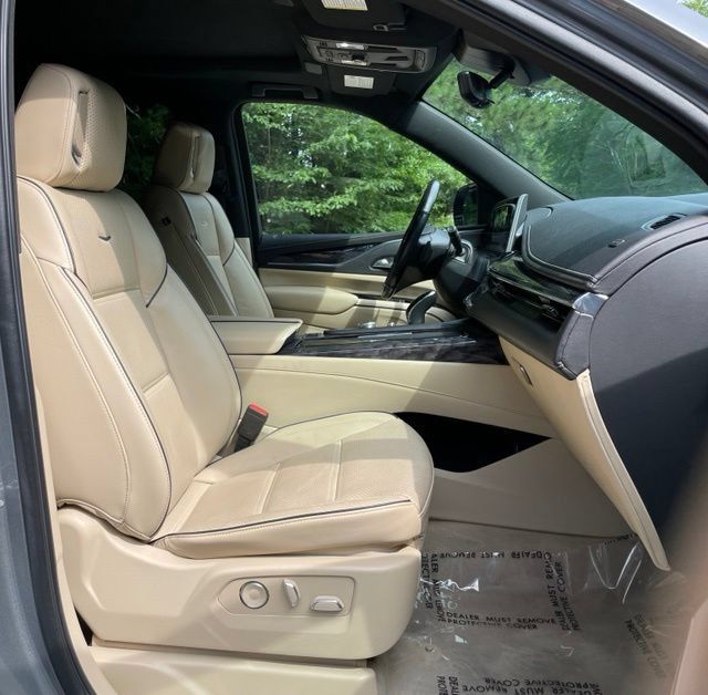 Used 2021 Cadillac Escalade ESV Premium Luxury AWD/4WD image 23