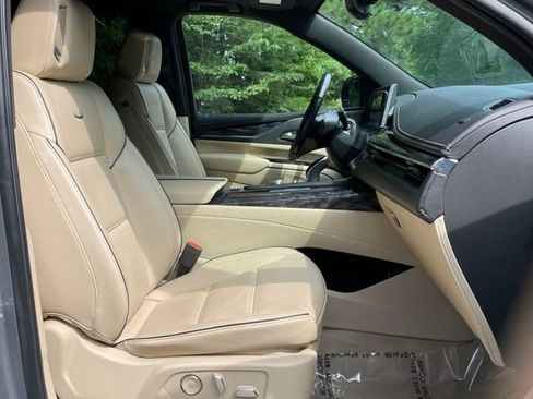 Used 2021 Cadillac Escalade ESV Premium Luxury AWD/4WD image 23