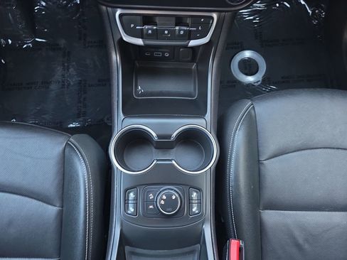 Used 2024 GMC Terrain SLT image 11