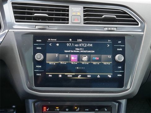 Certified 2024 Volkswagen Tiguan SE R-Line image 28