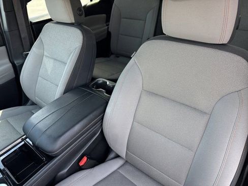 Used 2024 Chevrolet Traverse LT FWD image 13