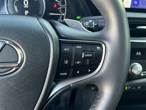 Used 2023 Lexus ES 300h w/ Premium Package image 12