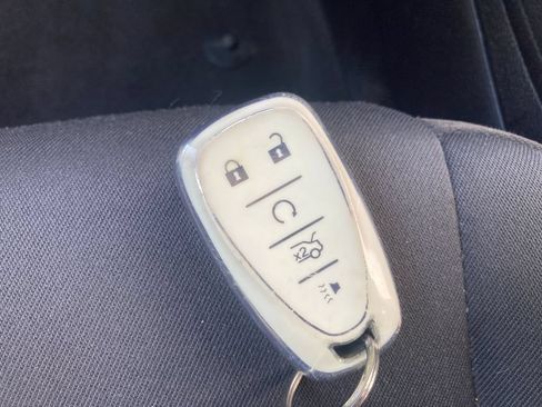 Used 2017 Chevrolet Malibu LT FWD image 39