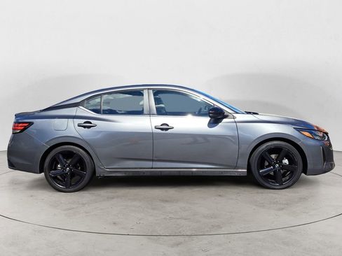 Used 2024 Nissan Sentra SR w/ SR Premium Package image 2