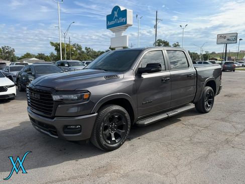 Used 2025 RAM 1500 Big Horn AWD/4WD image 3
