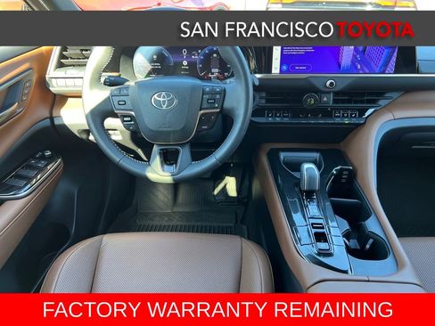 Used 2025 Toyota Crown Signia image 32