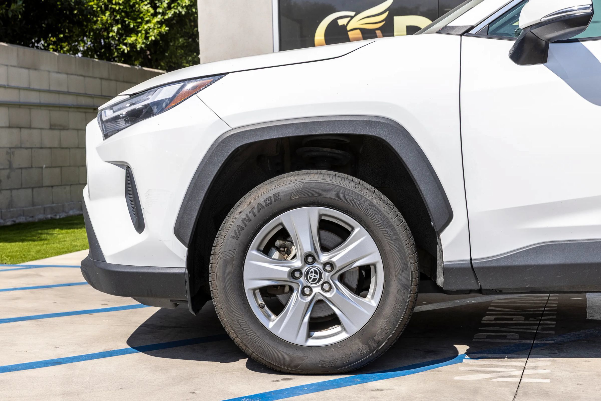 Used 2021 Toyota RAV4 XLE w/ XLE Grade Weather Package AWD/4WD image 35