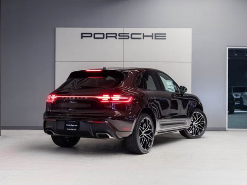 Certified 2026 Porsche Macan AWD/4WD image 7