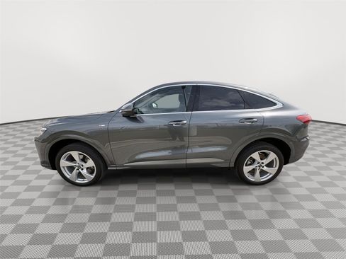 Used 2025 Audi Q5 Premium Plus w/ Premium Plus AWD/4WD image 2