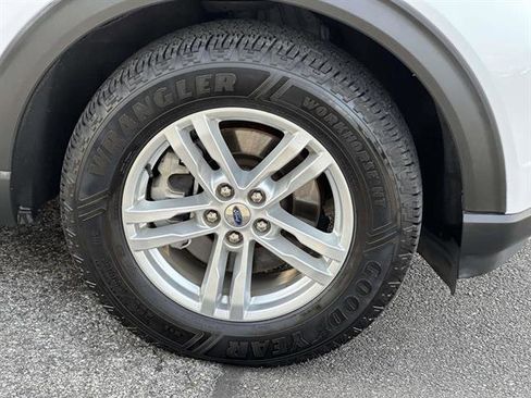 Used 2021 Ford Explorer XLT image 7