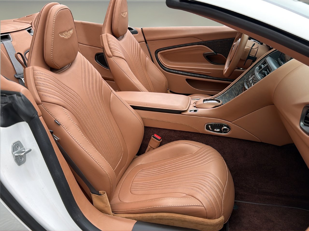 Used 2020 Aston Martin DB11 Volante RWD image 16