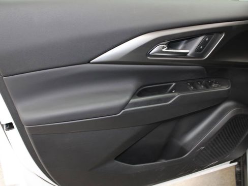 New 2026 Chevrolet Equinox EV LT image 17