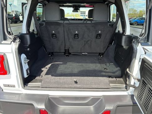 Used 2025 Jeep Wrangler Unlimited Rubicon AWD/4WD image 21