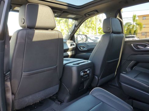 Used 2021 GMC Yukon SLT w/ SLT Premium Package AWD/4WD image 11