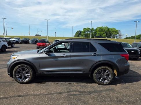 Used 2024 Ford Explorer XLT w/ Equipment Group 202A AWD/4WD image 3