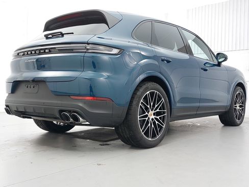 Used 2025 Porsche Cayenne image 7