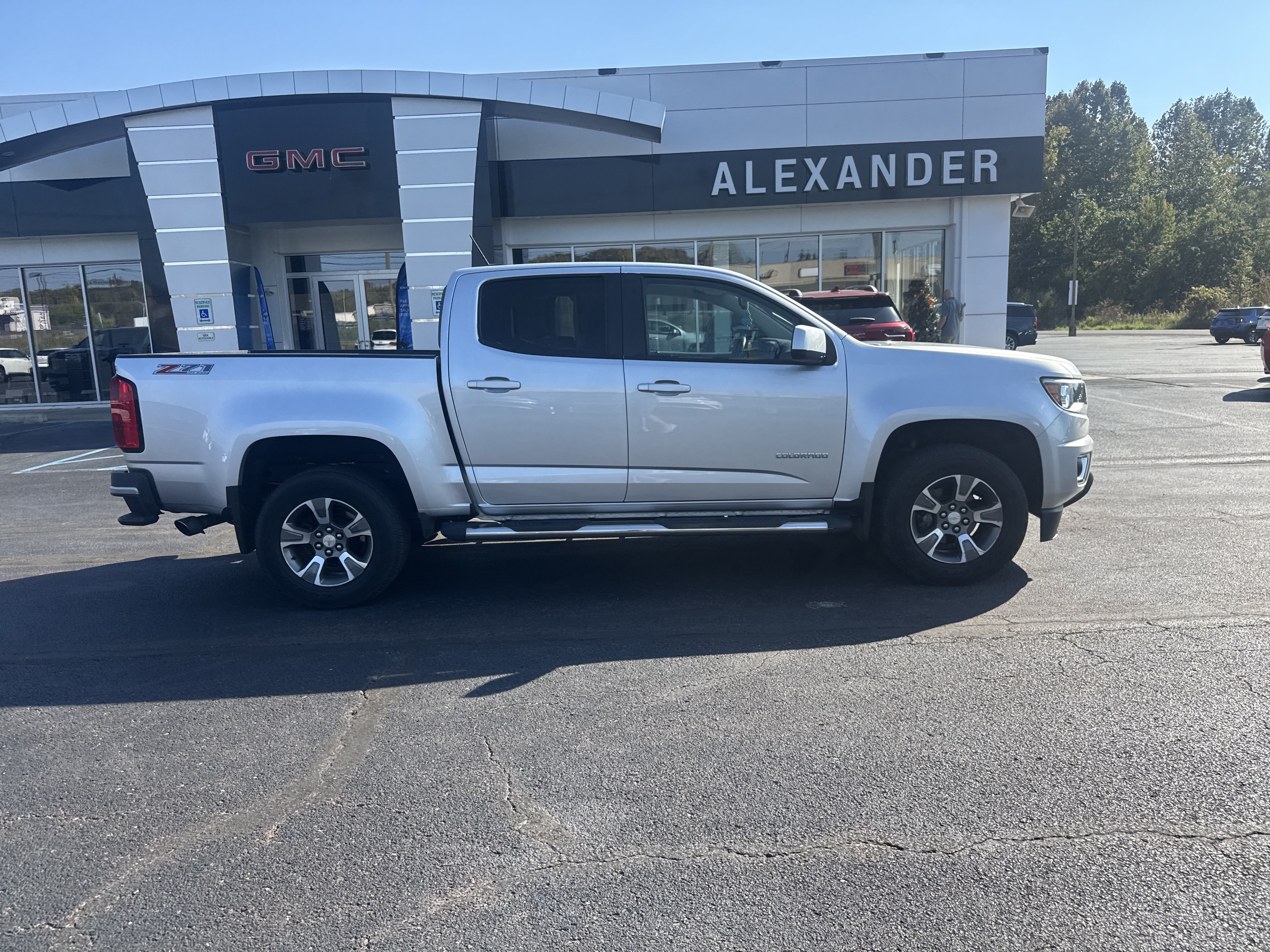 Used 2015 Chevrolet Colorado Z71 AWD/4WD image 2