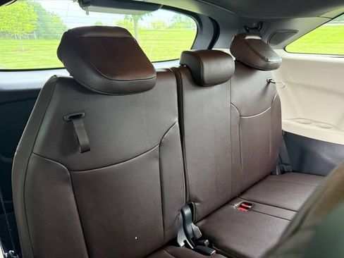 Used 2024 Toyota Sienna Platinum AWD/4WD image 18
