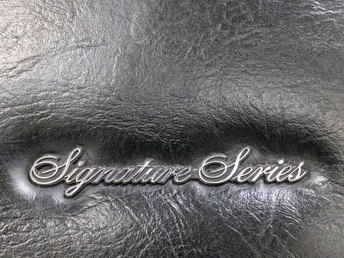 Used 1988 Lincoln Town Car Signature RWD image 30