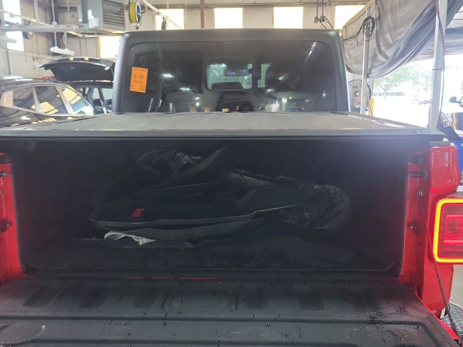 Used 2024 Jeep Gladiator Sport AWD/4WD image 13