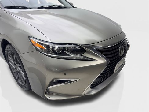 Used 2018 Lexus ES 350 w/ Premier Package image 17