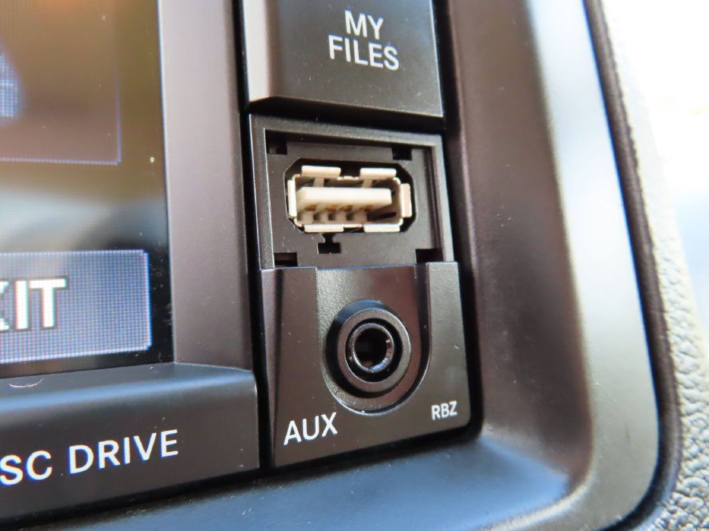 Used 2016 Dodge Grand Caravan SXT w/ Rear Park Assist Package FWD image 8
