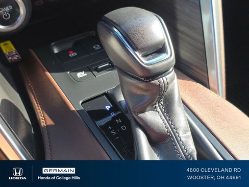 Used 2024 Toyota Venza XLE AWD/4WD image 31
