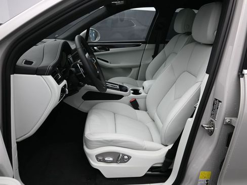 New 2026 Porsche Macan S image 5