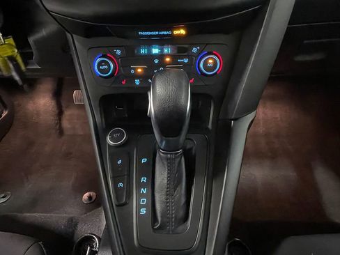 Used 2017 Ford Focus SE image 28