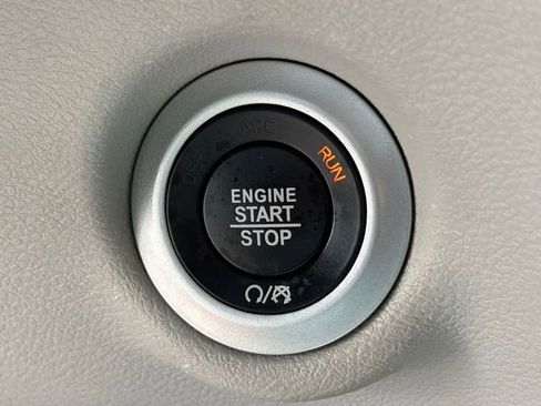 Used 2023 Chrysler Pacifica Touring-L FWD image 29