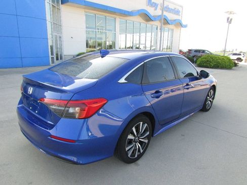 Used 2022 Honda Civic EX image 5
