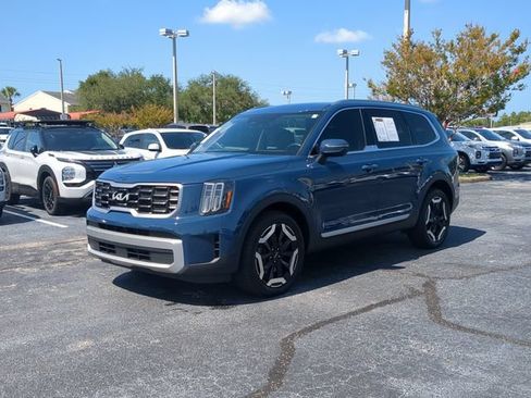 Used 2024 Kia Telluride S w/ S Sunroof Package FWD image 2