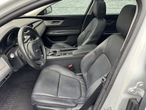 Used 2018 Jaguar XF Premium image 7