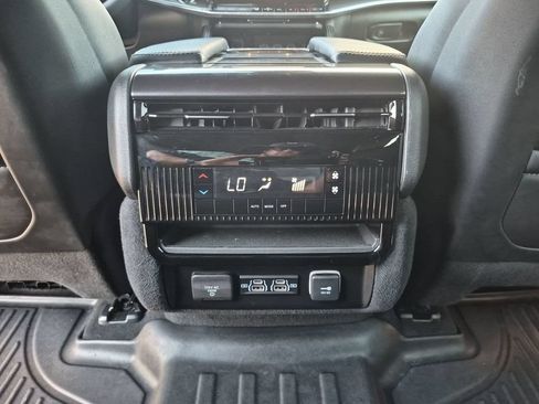 Used 2024 Jeep Wagoneer 4WD w/ Rear Seat Video Group 1 image 38