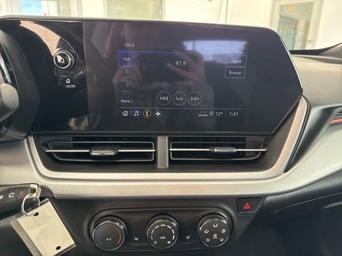 Used 2024 Chevrolet Trax RS image 24