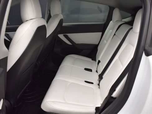 Used 2021 Tesla Model Y Long Range AWD/4WD image 10