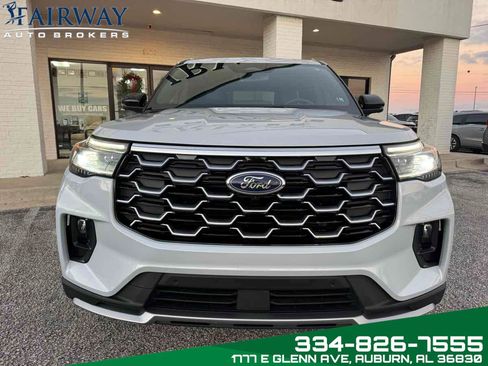Used 2025 Ford Explorer Platinum image 3