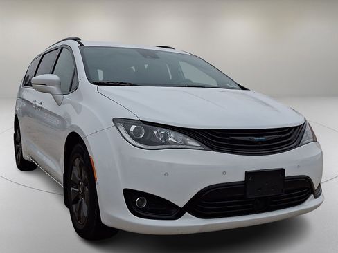 Used 2019 Chrysler Pacifica Limited w/ Advanced Safetytec Group image 2