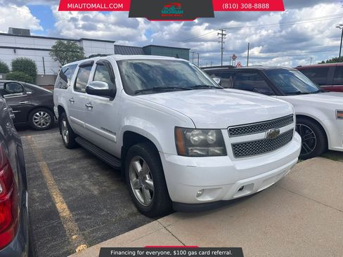 Used 2008 Chevrolet Suburban LTZ w/ LTZ Preferred Equipment Group AWD/4WD image 3