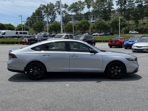Used 2025 Honda Accord Sport image 9