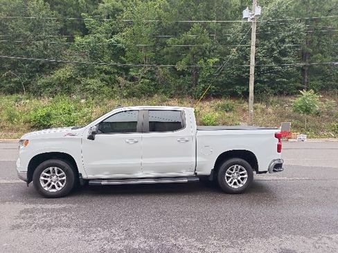 Used 2022 Chevrolet Silverado 1500 LT AWD/4WD image 6