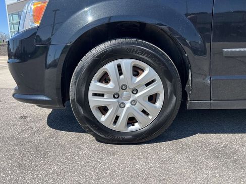 Used 2015 Dodge Grand Caravan American Value Package FWD image 32
