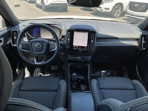 Used 2023 Volvo XC40 Recharge Core AWD/4WD image 17